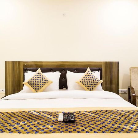 Fabhotel Signature Cyber Park 德里 外观 照片