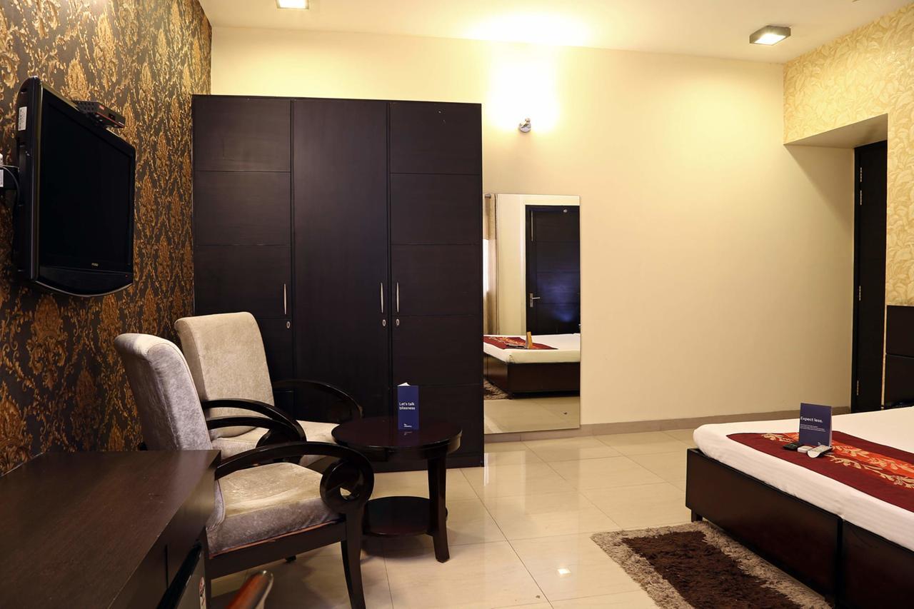 Fabhotel Signature Cyber Park 德里 外观 照片
