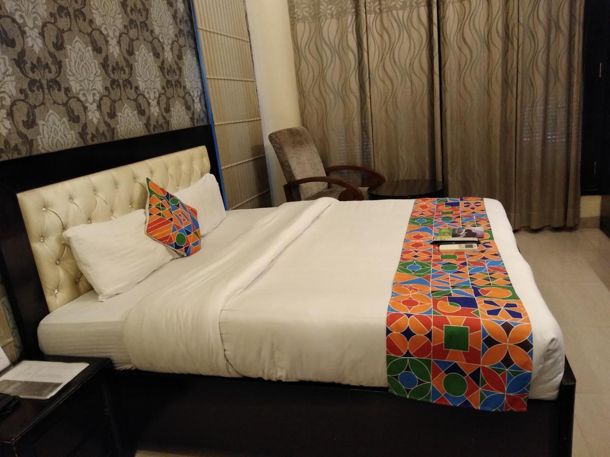 Fabhotel Signature Cyber Park 德里 客房 照片