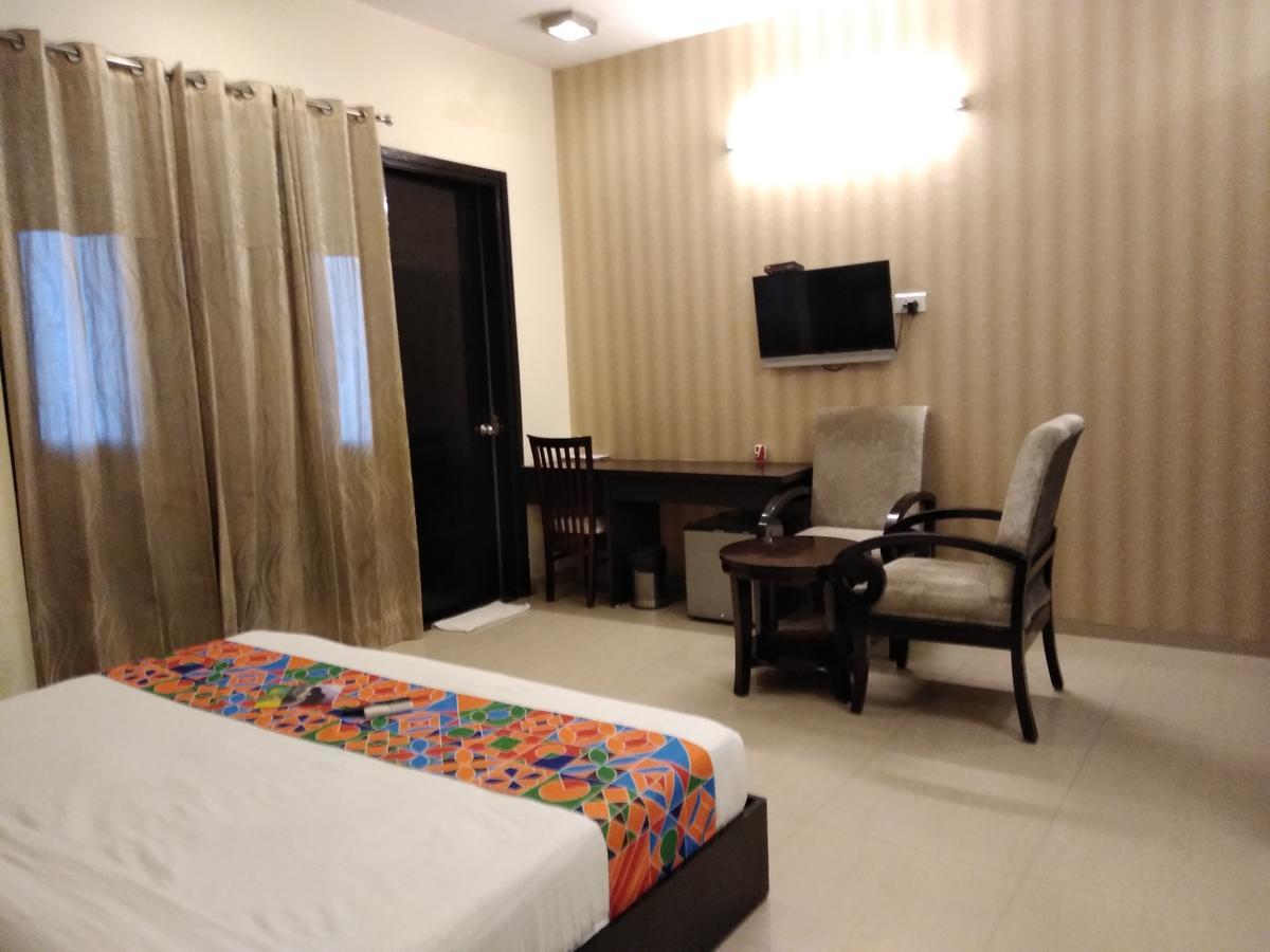 Fabhotel Signature Cyber Park 德里 客房 照片