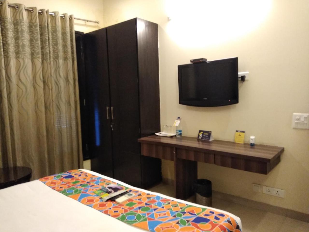 Fabhotel Signature Cyber Park 德里 客房 照片