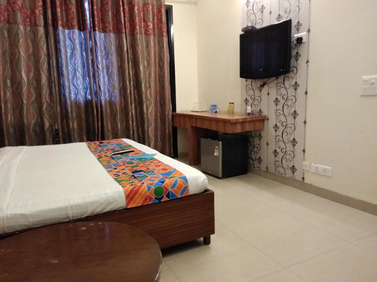 Fabhotel Signature Cyber Park 德里 客房 照片