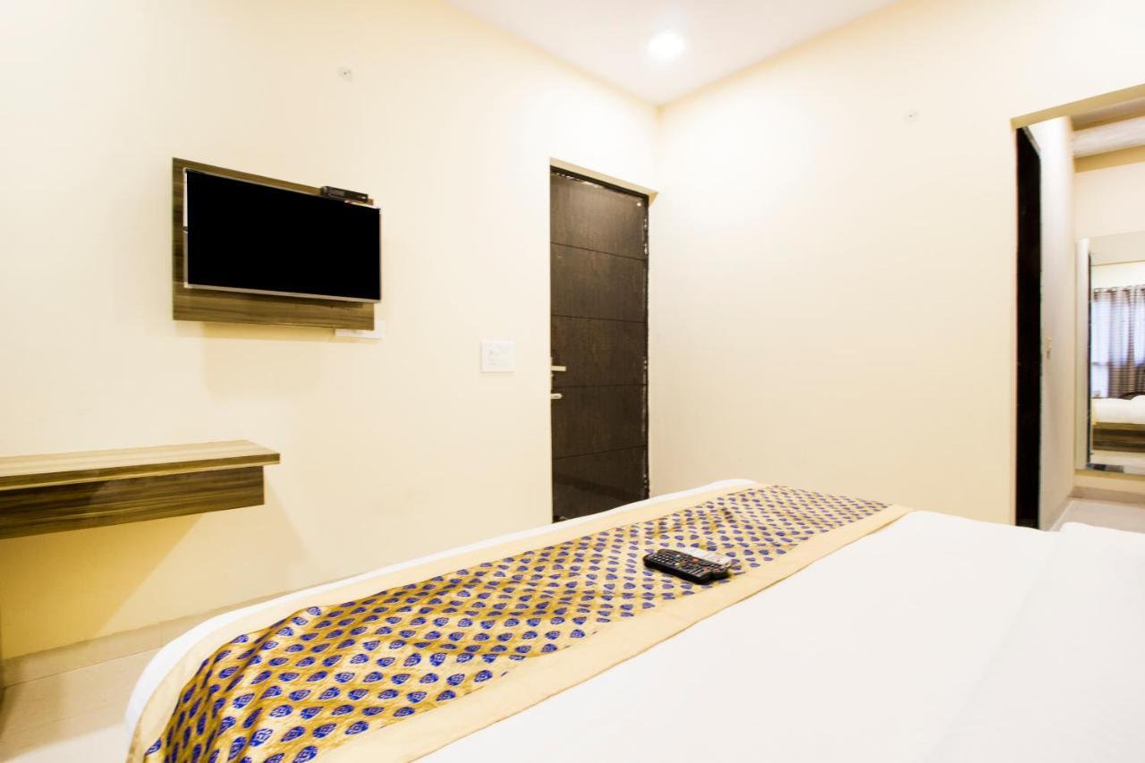 Fabhotel Signature Cyber Park 德里 外观 照片