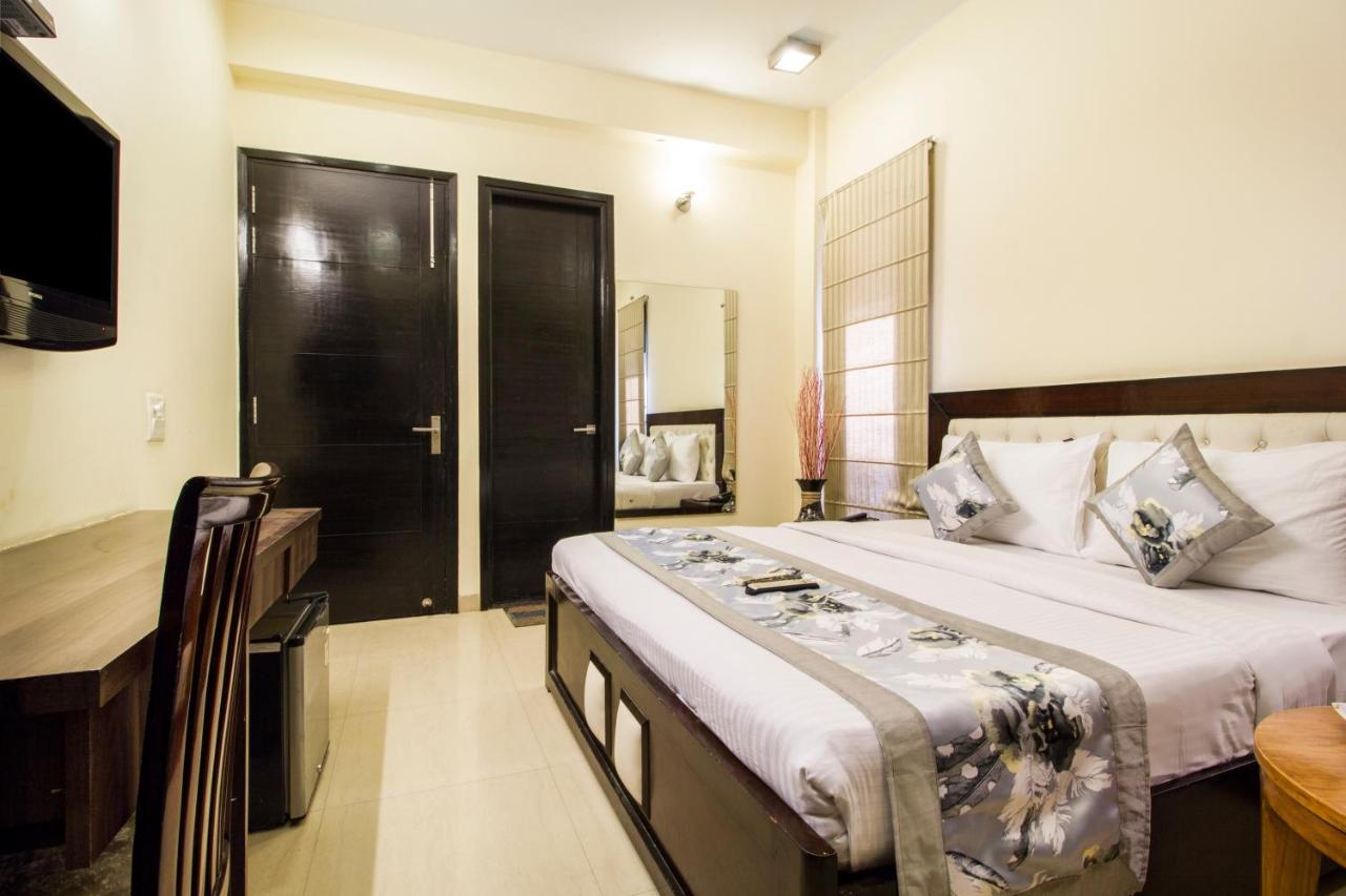 Fabhotel Signature Cyber Park 德里 外观 照片
